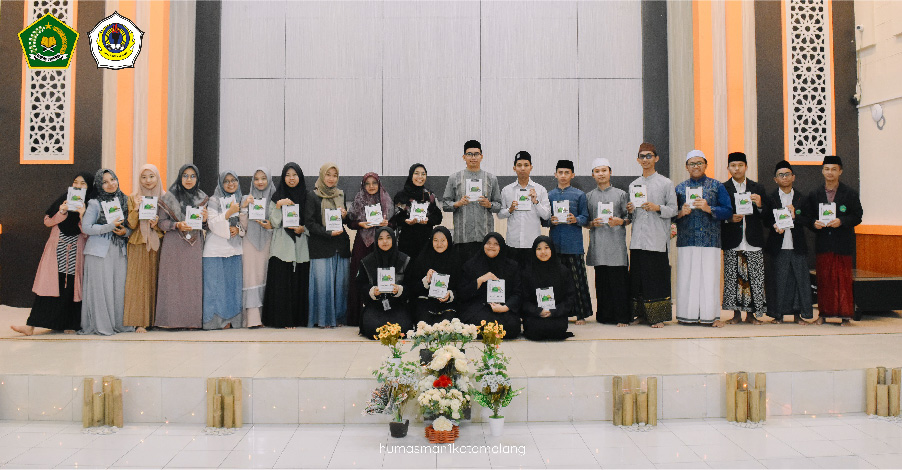 MAHAD DARUL HIKMAH MAN I KOTA MALANG AGENDAKAN LAILATUS SHOLAWAT DAN BOOK LAUNCHING YANG BERTEMAKAN “TENTANG RASULULLAH YANG KITA RINDUKAN”